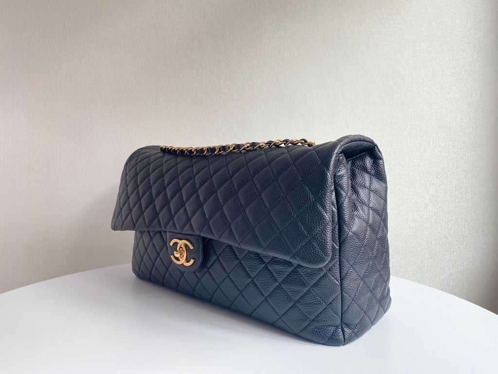 SAC À RABAT 46 CM QUINCAILLERIE DORÉE CUIR DE VEAU NOIR