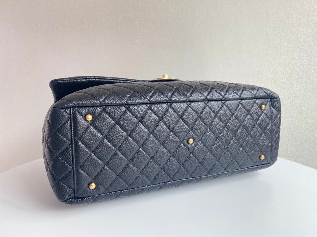 SAC À RABAT 46 CM QUINCAILLERIE DORÉE CUIR DE VEAU NOIR