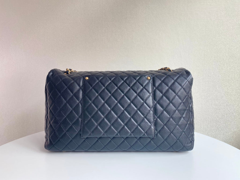 SAC À RABAT 46 CM QUINCAILLERIE DORÉE CUIR DE VEAU NOIR