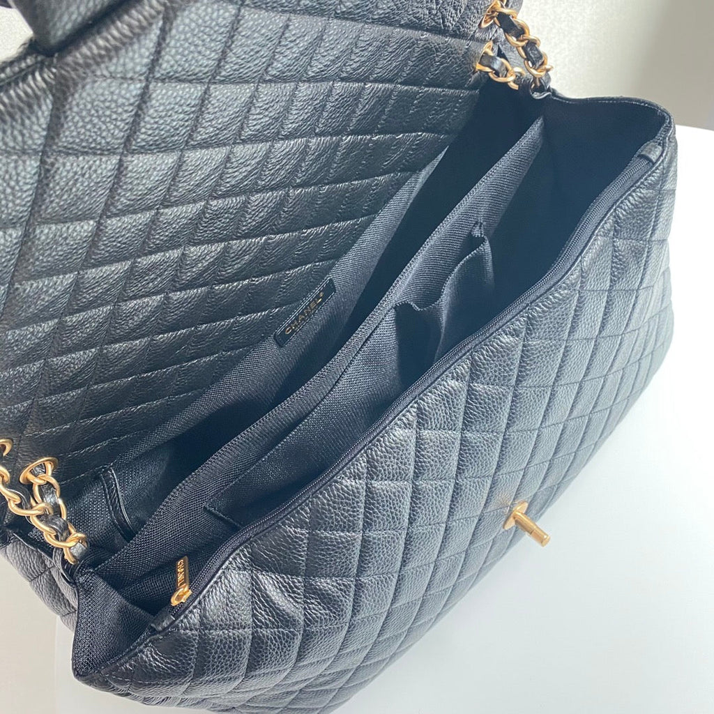 SAC À RABAT 46 CM QUINCAILLERIE DORÉE CUIR DE VEAU NOIR