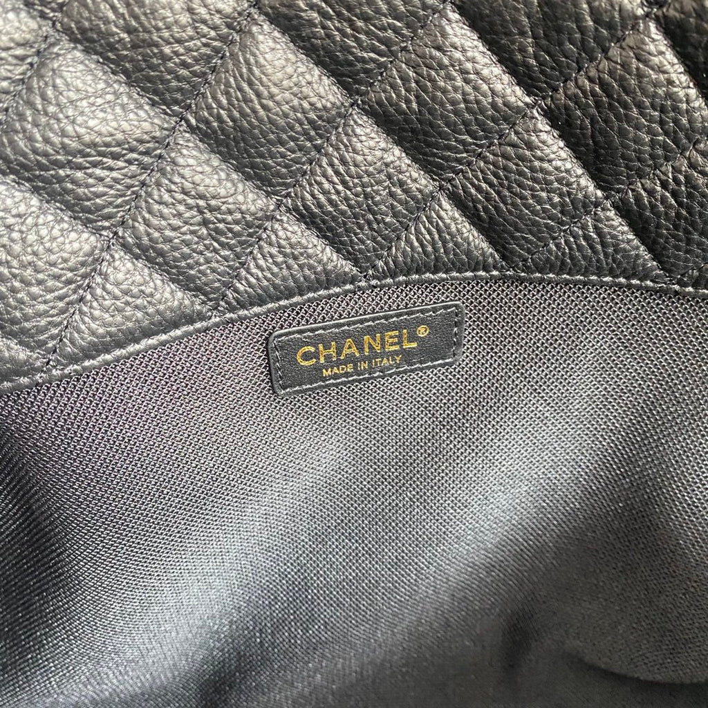 SAC À RABAT 46 CM QUINCAILLERIE DORÉE CUIR DE VEAU NOIR