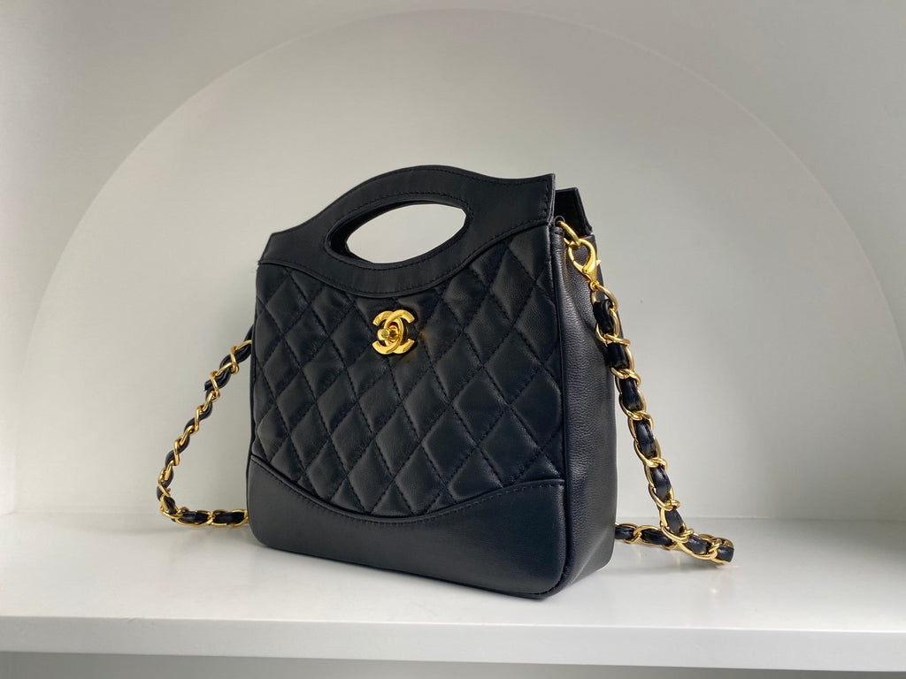 CC 22 HOBO 35CM CUIR DE VEAU MATELASSÉ NOIR QUINCAILLERIE DORÉ