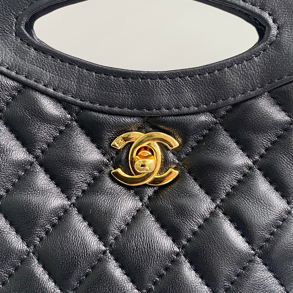CC 22 HOBO 35CM CUIR DE VEAU MATELASSÉ NOIR QUINCAILLERIE DORÉ