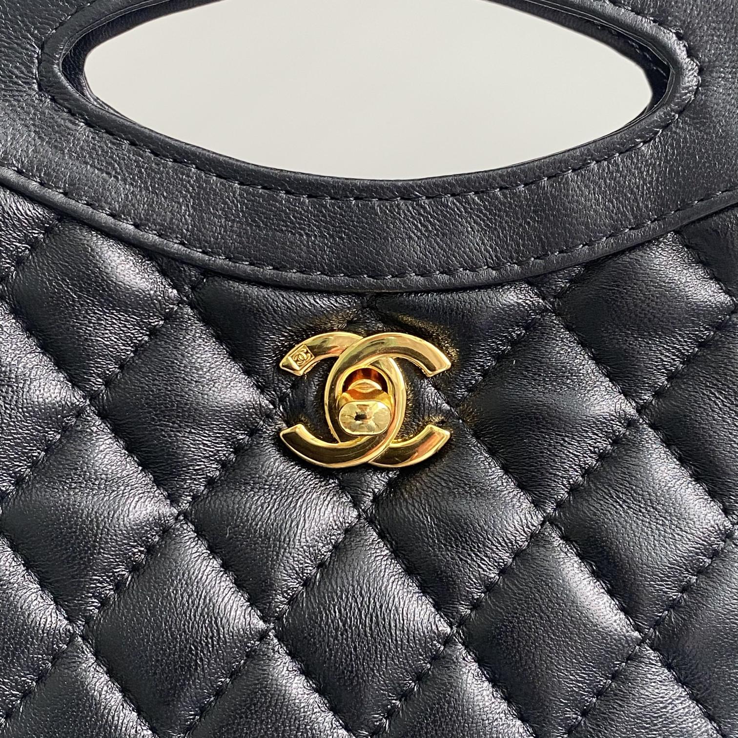 CC 22 HOBO 35CM CUIR DE VEAU MATELASSÉ NOIR QUINCAILLERIE DORÉ