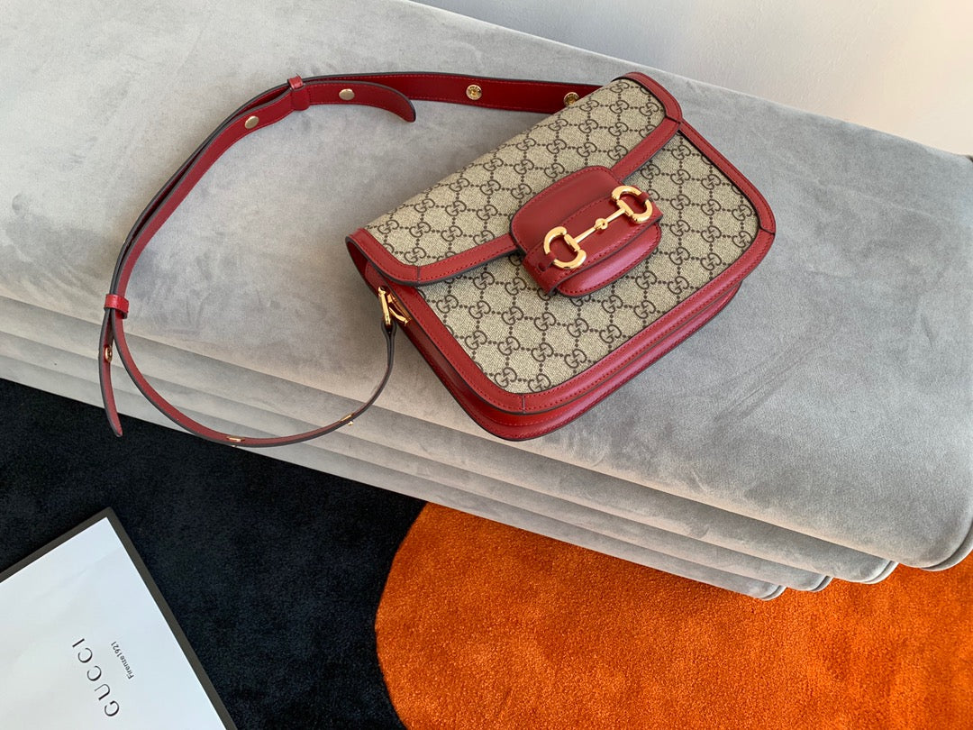 SAC À MORS GG 1955 25 CM CUIR ROUGE TOILE BEIGE QUINCAILLERIE DORÉ