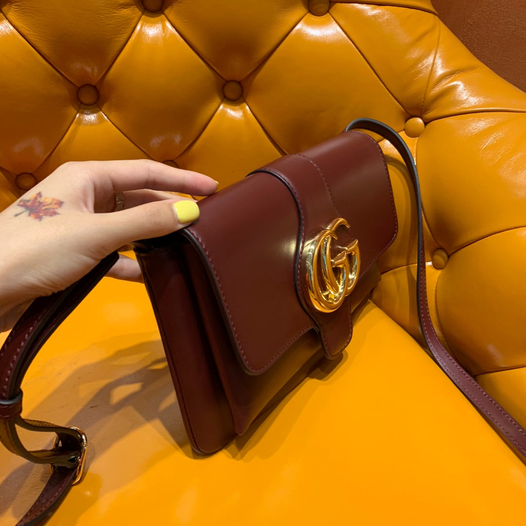 SAC GG ARLI 25 CM EN CUIR DE VEAU BORDEAUX QUINCAILLERIE DORÉ