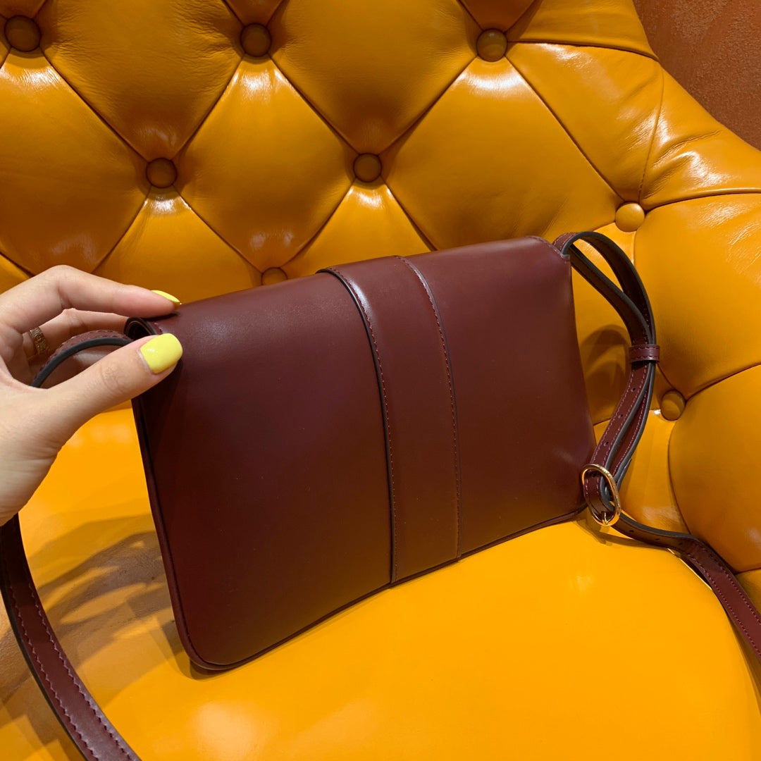 SAC GG ARLI 25 CM EN CUIR DE VEAU BORDEAUX QUINCAILLERIE DORÉ