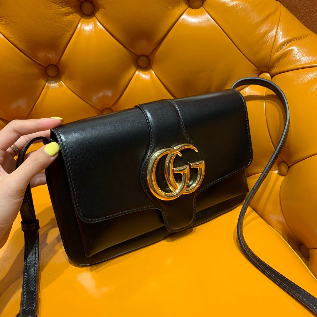 SAC GG ARLI 25 CM EN CUIR DE VEAU NOIR QUINCAILLERIE DORÉ