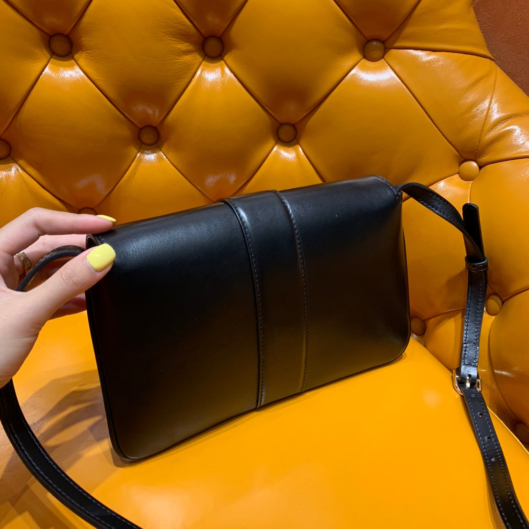 SAC GG ARLI 25 CM EN CUIR DE VEAU NOIR QUINCAILLERIE DORÉ