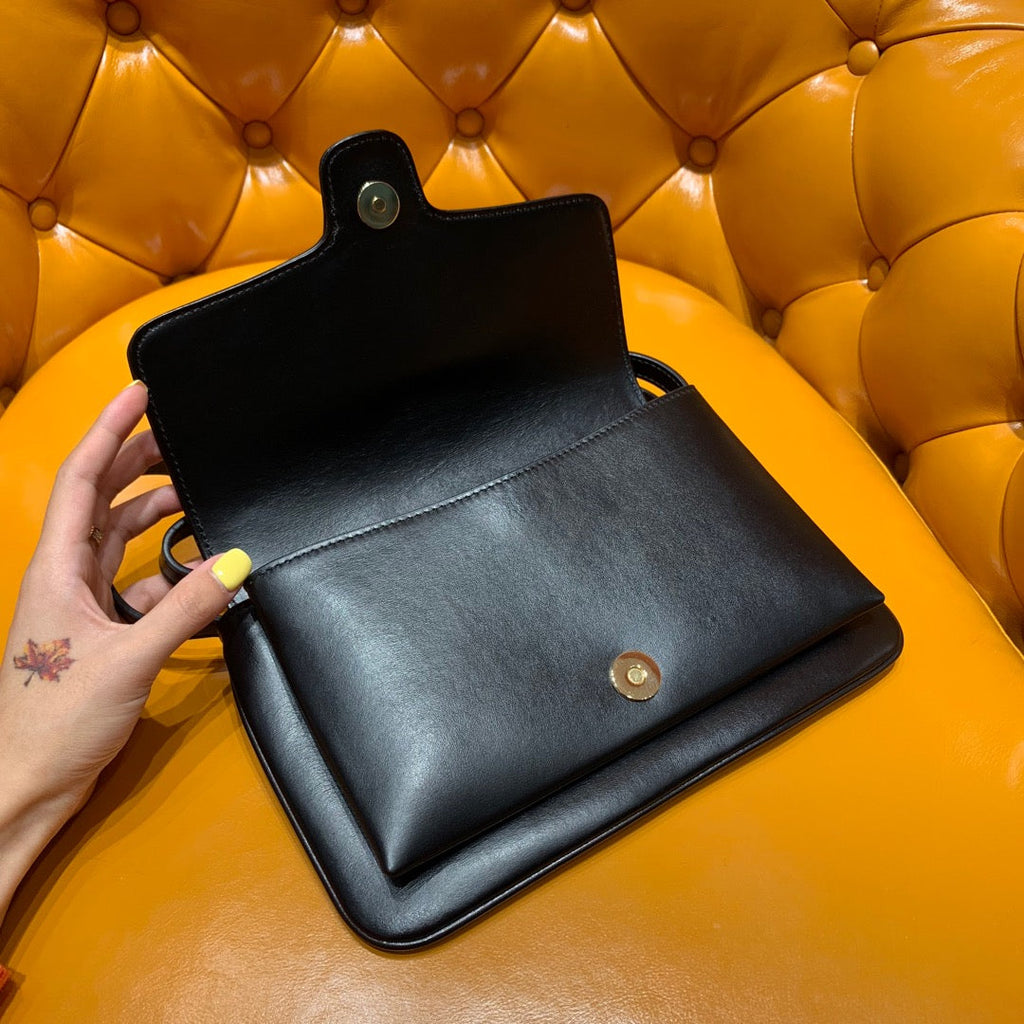 SAC GG ARLI 25 CM EN CUIR DE VEAU NOIR QUINCAILLERIE DORÉ