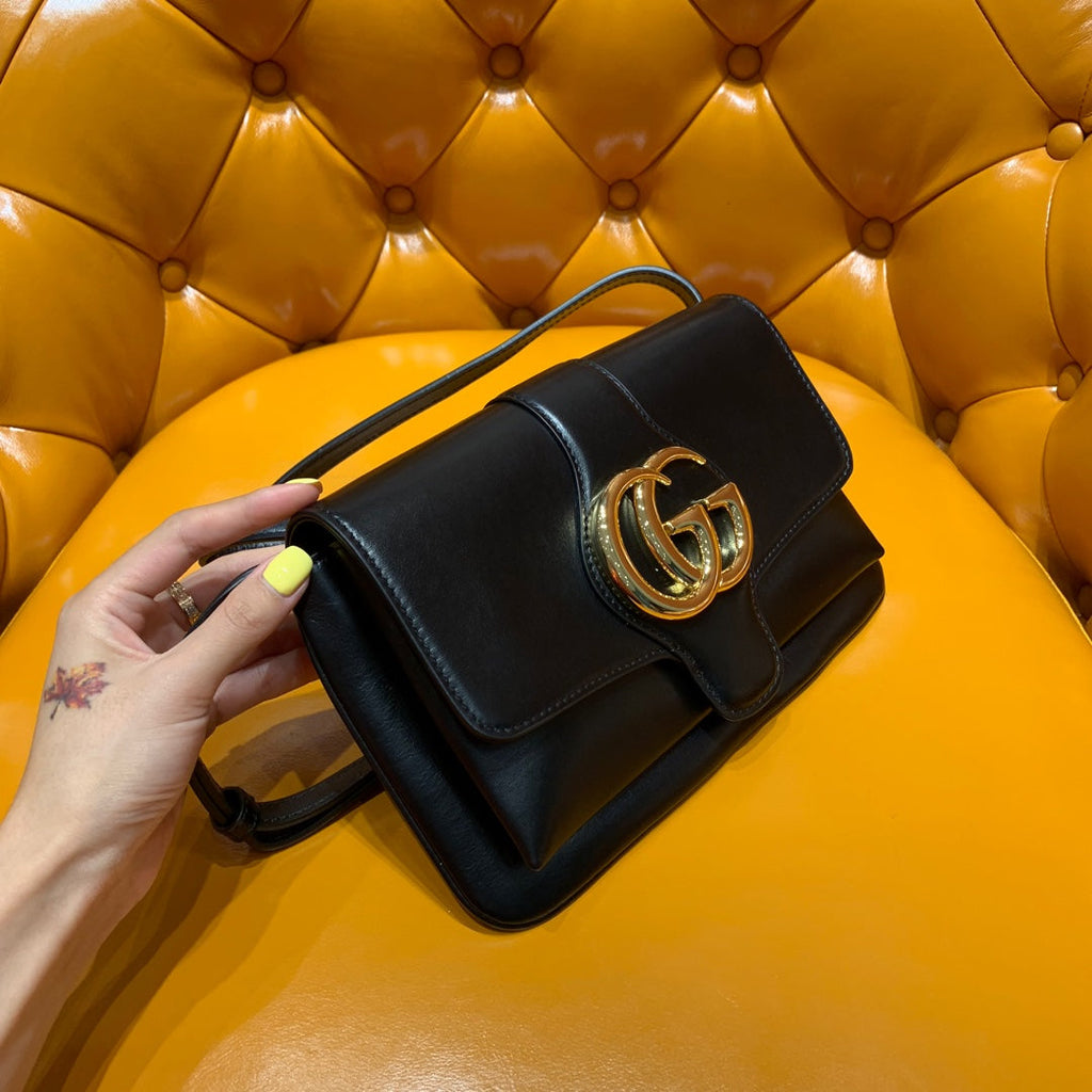 SAC GG ARLI 25 CM EN CUIR DE VEAU NOIR QUINCAILLERIE DORÉ