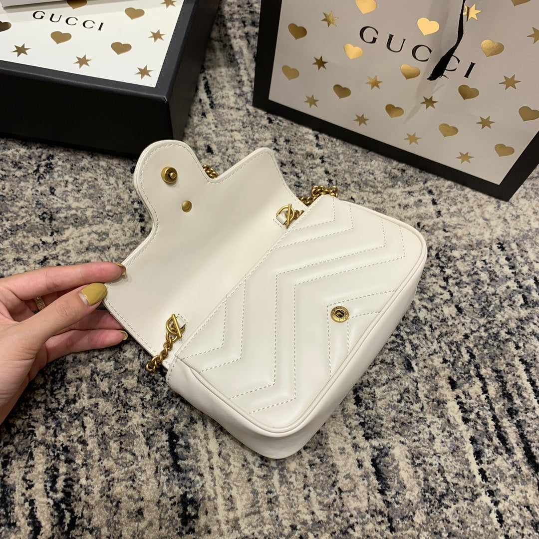 GG MARMONT MINI 16,5 CM EN CUIR DE VEAU BLANC AVEC QUINCAILLERIE DORÉ