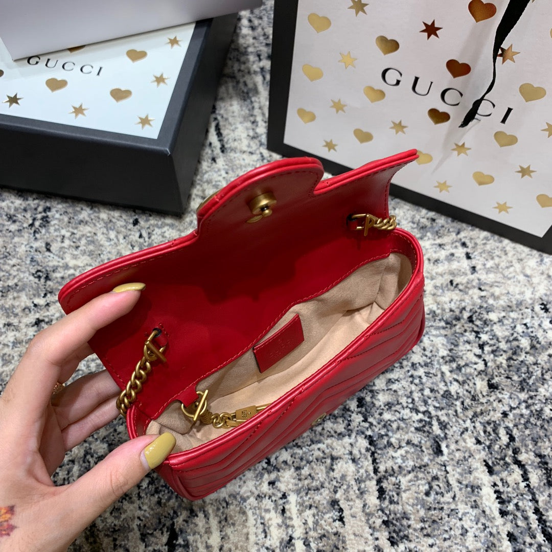 GG MARMONT MINI 16,5 CM EN CUIR DE VEAU ROUGE AVEC QUINCAILLERIE DORÉ