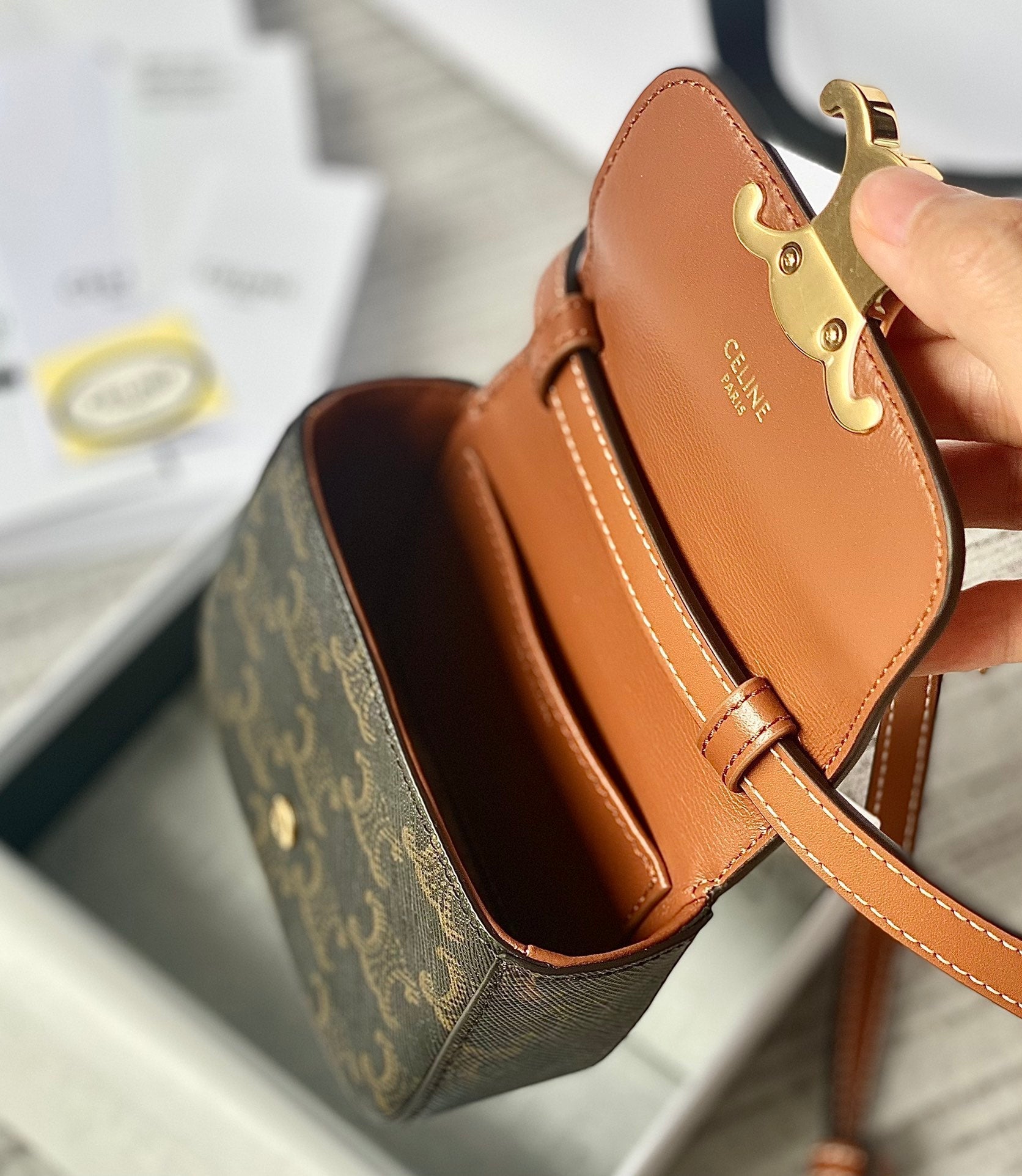 TEEN TRIOMPHE 11CM CUIR DE VEAU MONOGRAMME MARRON