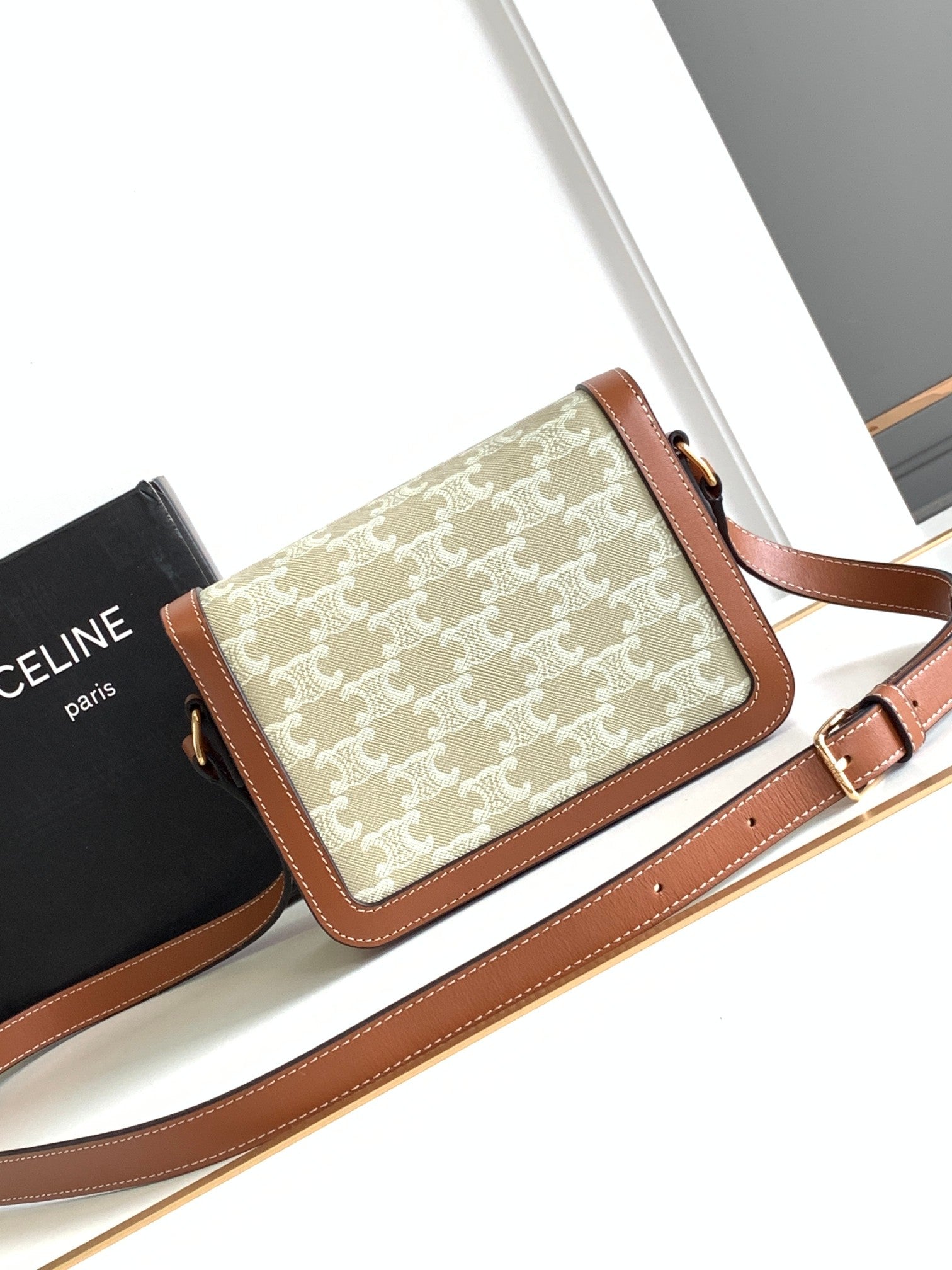 TEEN TRIOMPHE 18,5 CM TOILE MONOGRAMME BEIGE ET CUIR DE VEAU BRUN