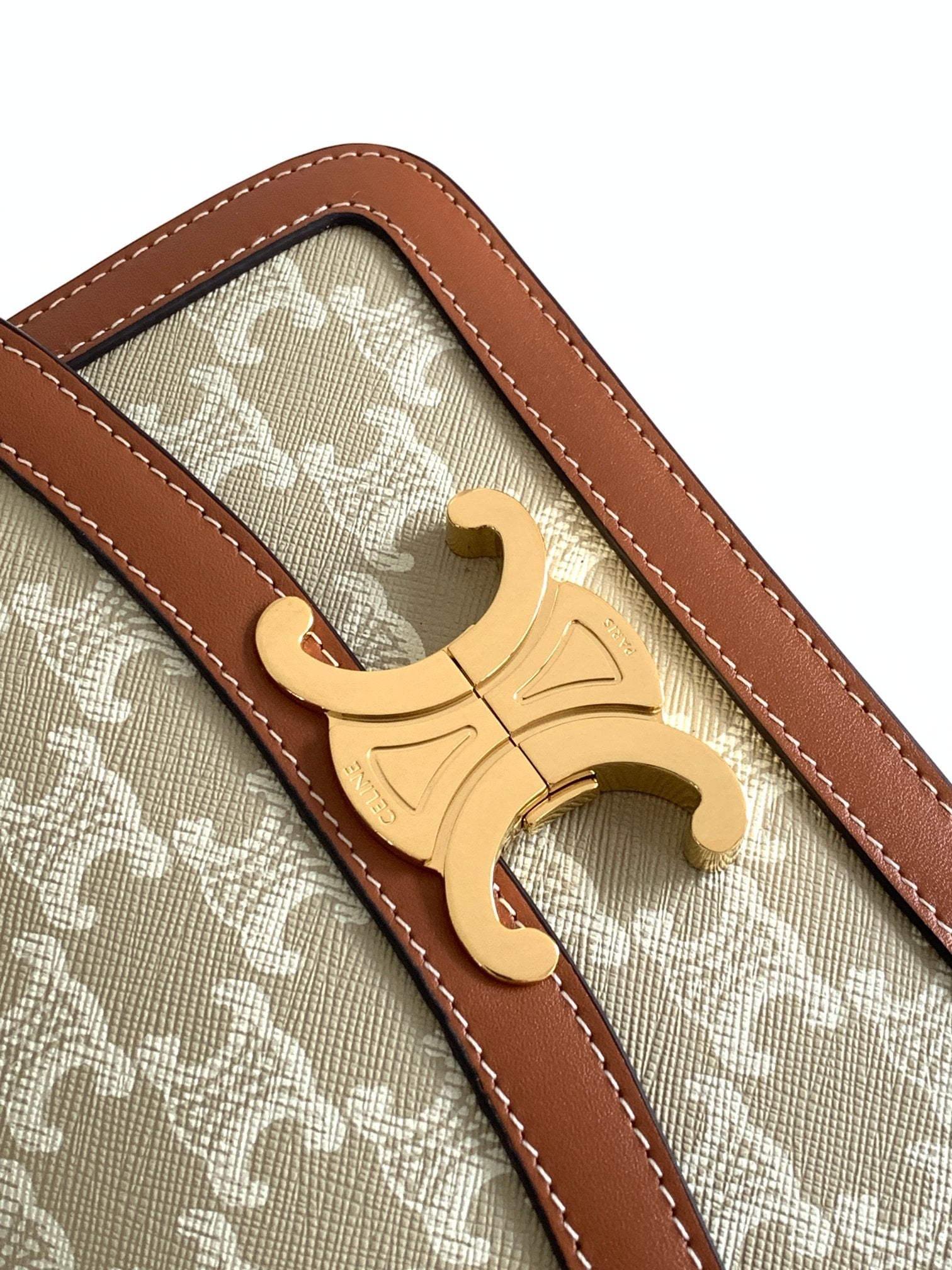 TEEN TRIOMPHE 18,5 CM TOILE MONOGRAMME BEIGE ET CUIR DE VEAU BRUN