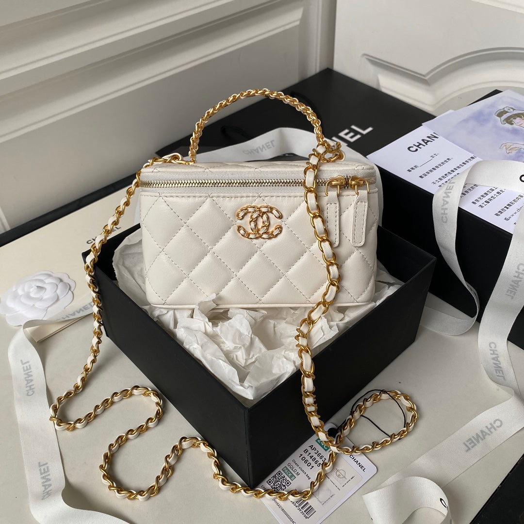 CC VANITY CASE 17CM WHITE LAMBSKIN GOLD HARDWARE