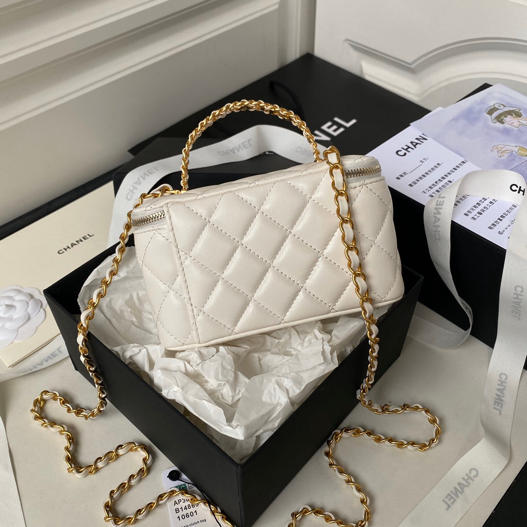 CC VANITY CASE 17CM WHITE LAMBSKIN GOLD HARDWARE