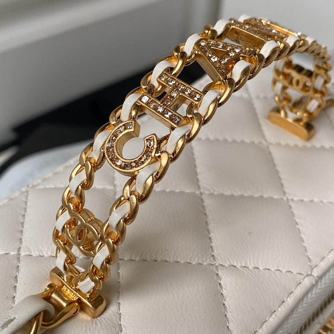 CC VANITY CASE 17CM WHITE LAMBSKIN GOLD HARDWARE
