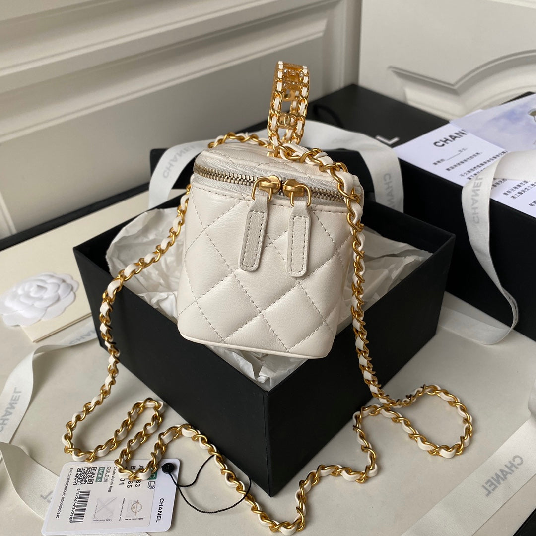 CC VANITY CASE 17CM WHITE LAMBSKIN GOLD HARDWARE