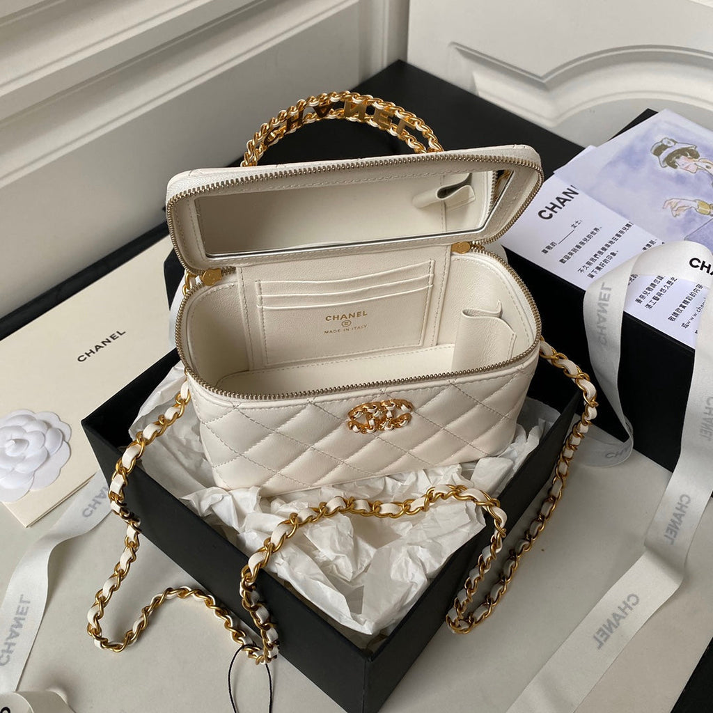CC VANITY CASE 17CM WHITE LAMBSKIN GOLD HARDWARE
