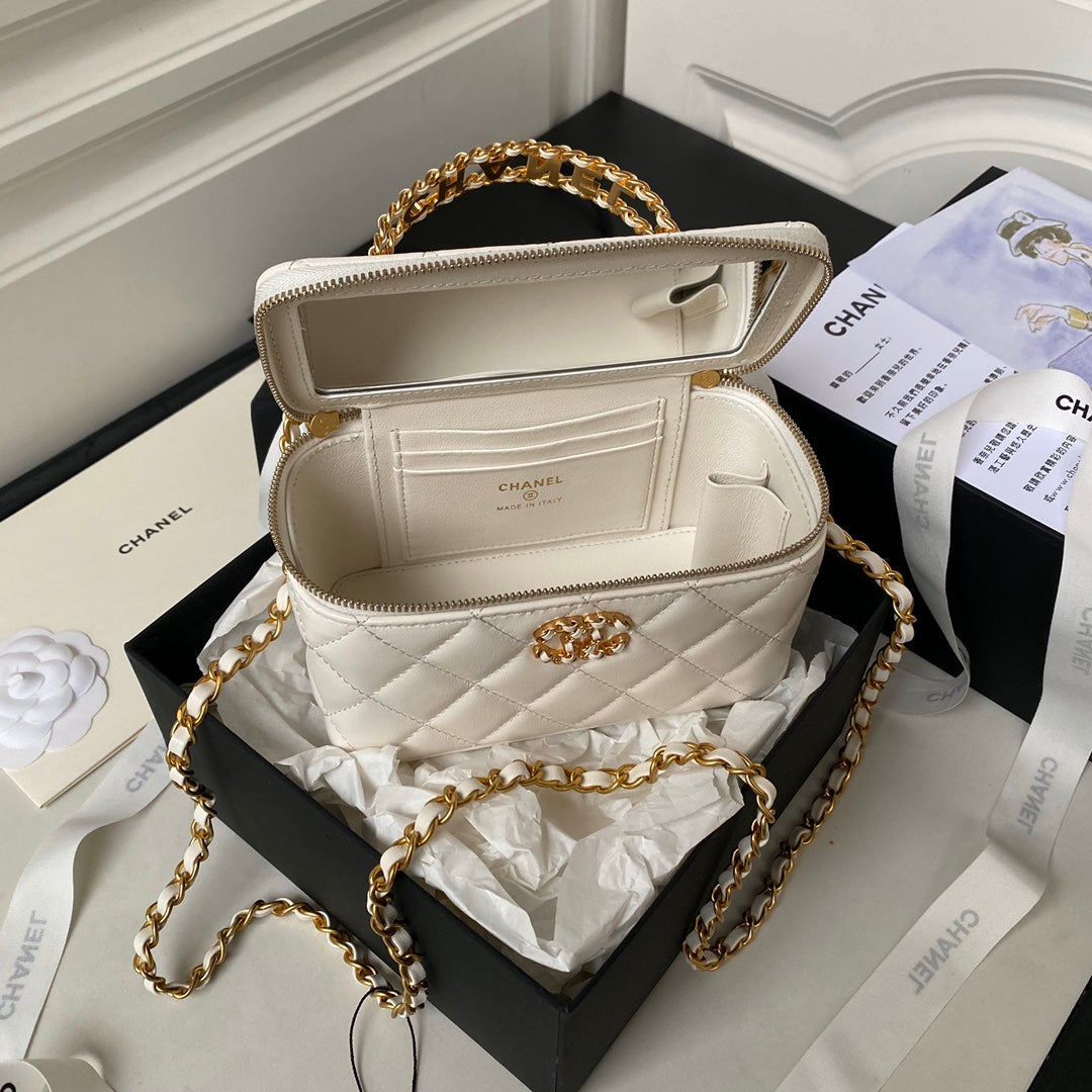 CC VANITY CASE 17CM WHITE LAMBSKIN GOLD HARDWARE