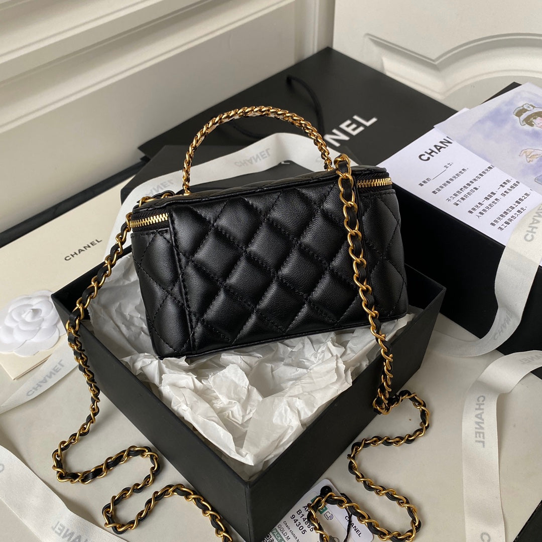 CC VANITY CASE 17CM BLACK LAMBSKIN GOLD HARDWARE