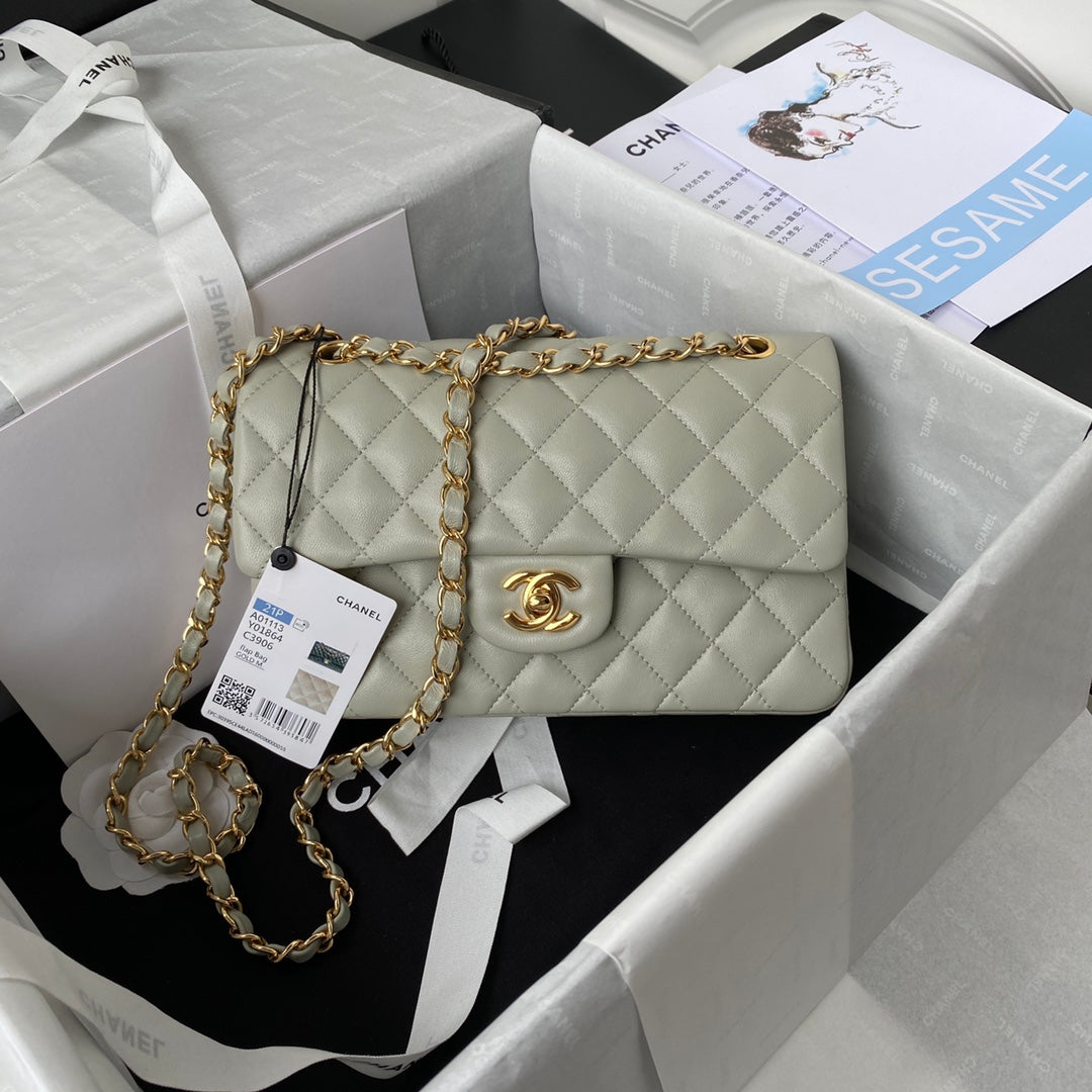 MEDIUM CLASSIC FLAP BAG 23CM LIGHT GREY LAMBSKIN GOLD HARDWARE