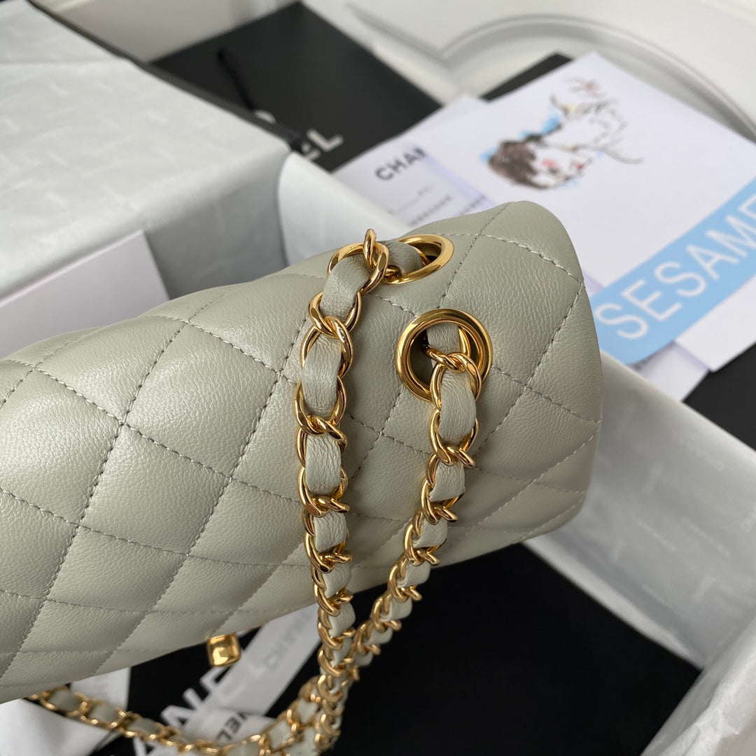 MEDIUM CLASSIC FLAP BAG 23CM LIGHT GREY LAMBSKIN GOLD HARDWARE