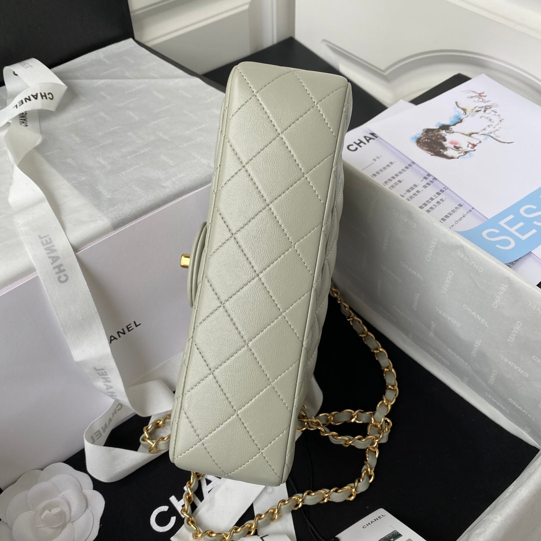 MEDIUM CLASSIC FLAP BAG 23CM LIGHT GREY LAMBSKIN GOLD HARDWARE