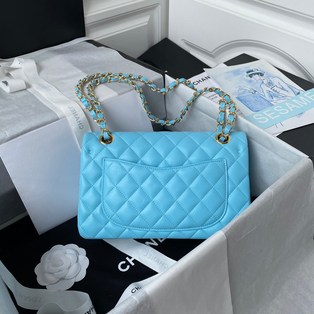 MEDIUM CLASSIC FLAP BAG 23CM BLUE SKY LAMBSKIN GOLD HARDWARE