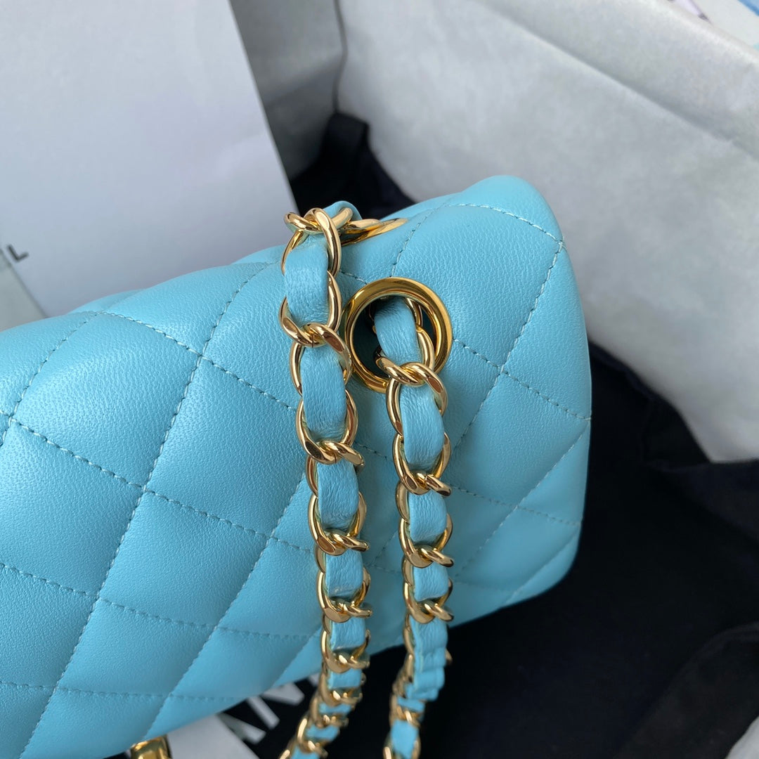 MEDIUM CLASSIC FLAP BAG 23CM BLUE SKY LAMBSKIN GOLD HARDWARE