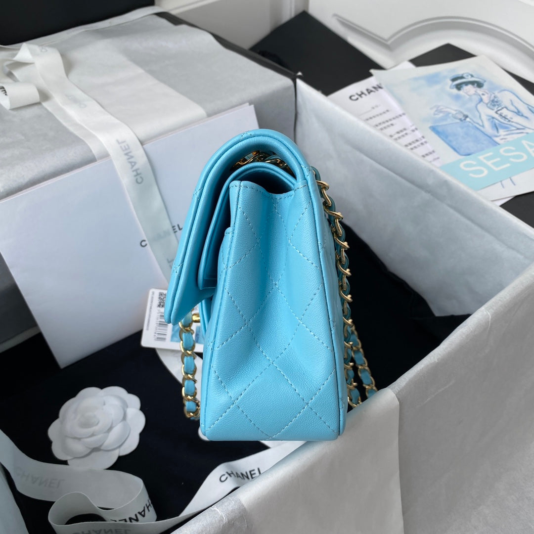 MEDIUM CLASSIC FLAP BAG 23CM BLUE SKY LAMBSKIN GOLD HARDWARE