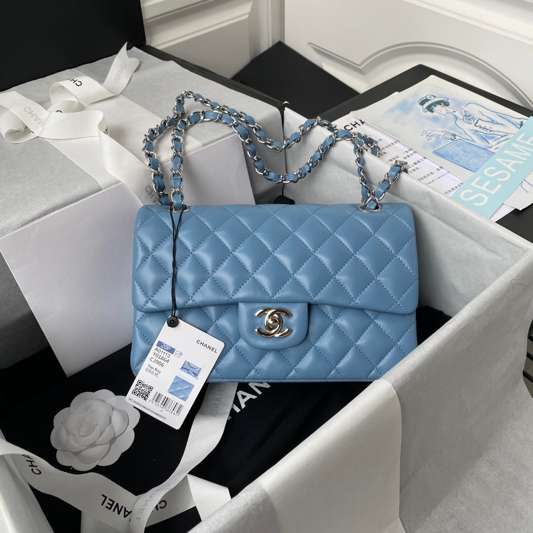 MEDIUM CLASSIC FLAP BAG 23CM BLUE LAMBSKIN SILVER HARDWARE