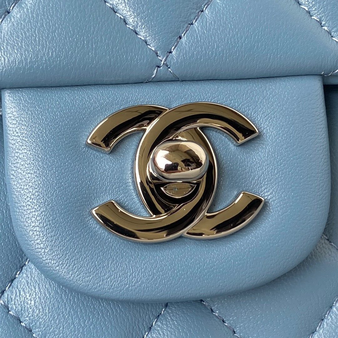 MEDIUM CLASSIC FLAP BAG 23CM BLUE LAMBSKIN SILVER HARDWARE