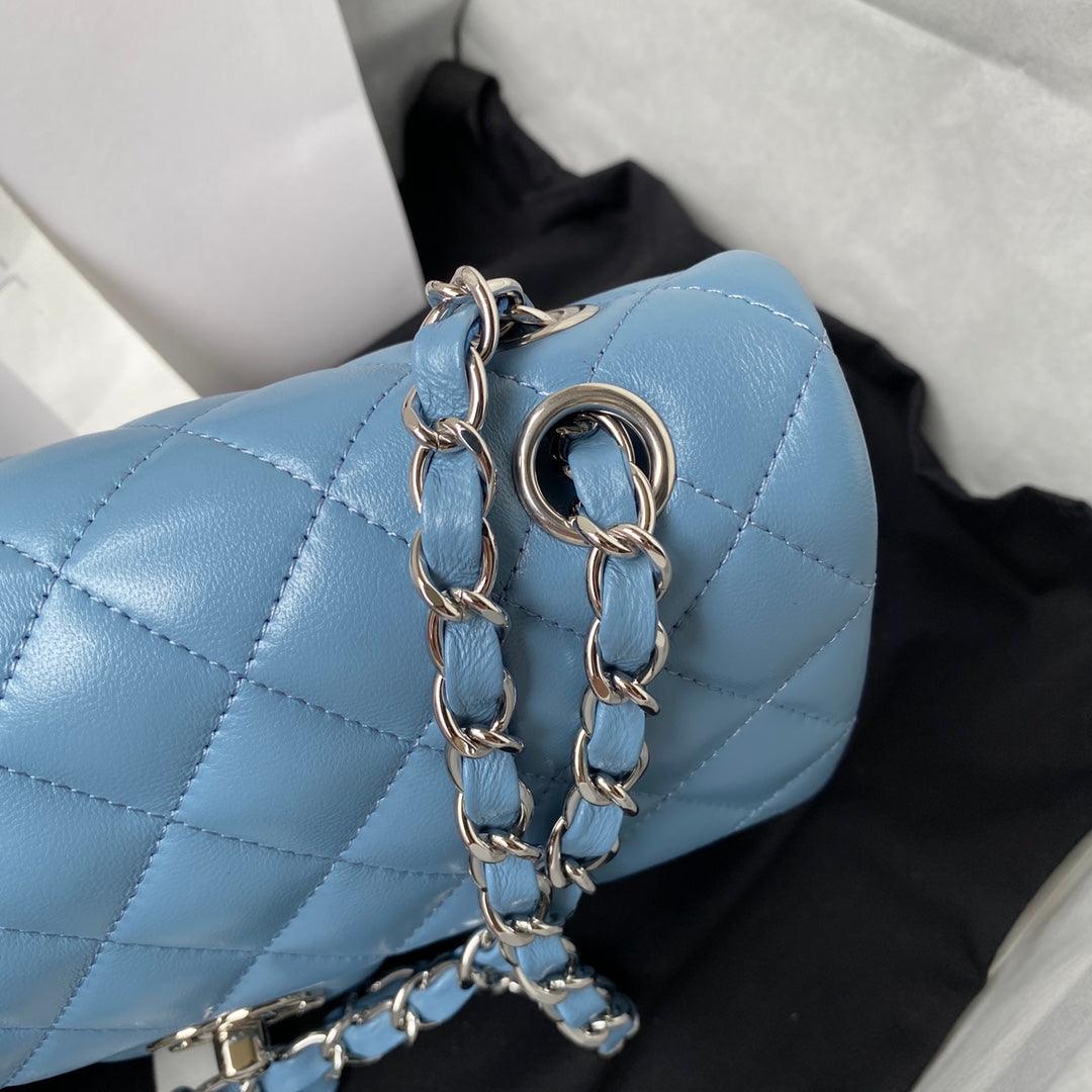 MEDIUM CLASSIC FLAP BAG 23CM BLUE LAMBSKIN SILVER HARDWARE