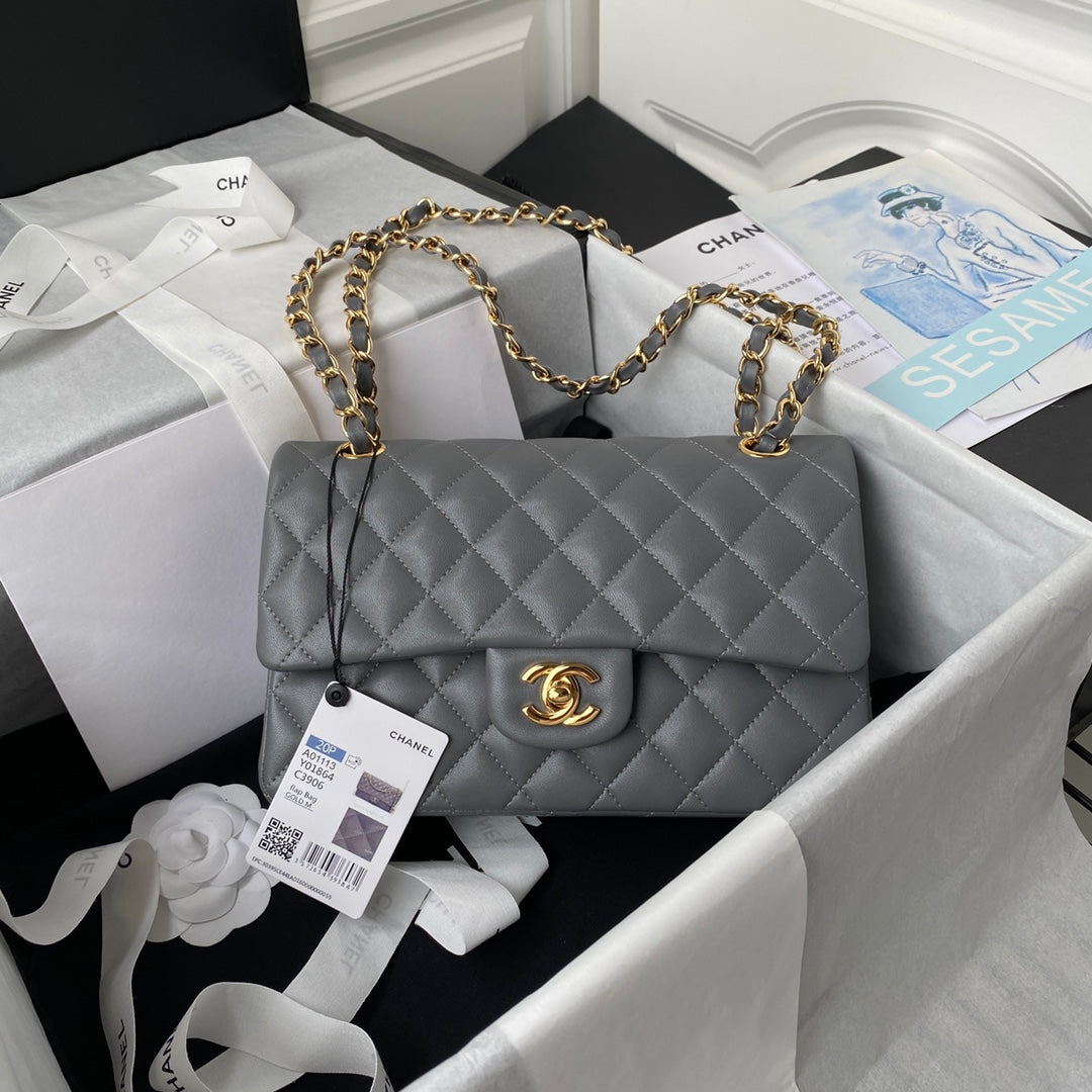 MEDIUM CLASSIC FLAP BAG 23CM GREY LAMBSKIN GOLD HARDWARE