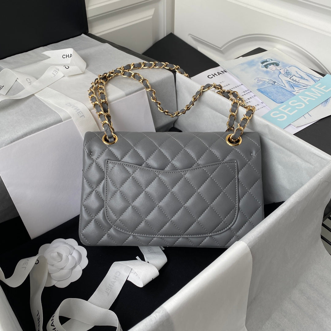 MEDIUM CLASSIC FLAP BAG 23CM GREY LAMBSKIN GOLD HARDWARE