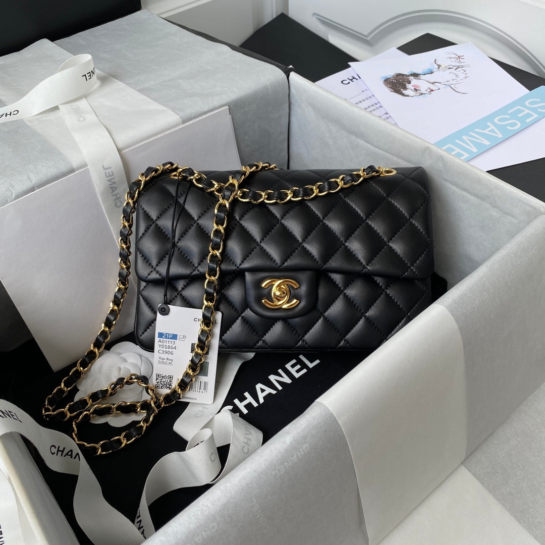 MEDIUM CLASSIC FLAP BAG 23CM BLACK LAMBSKIN GOLD HARDWARE