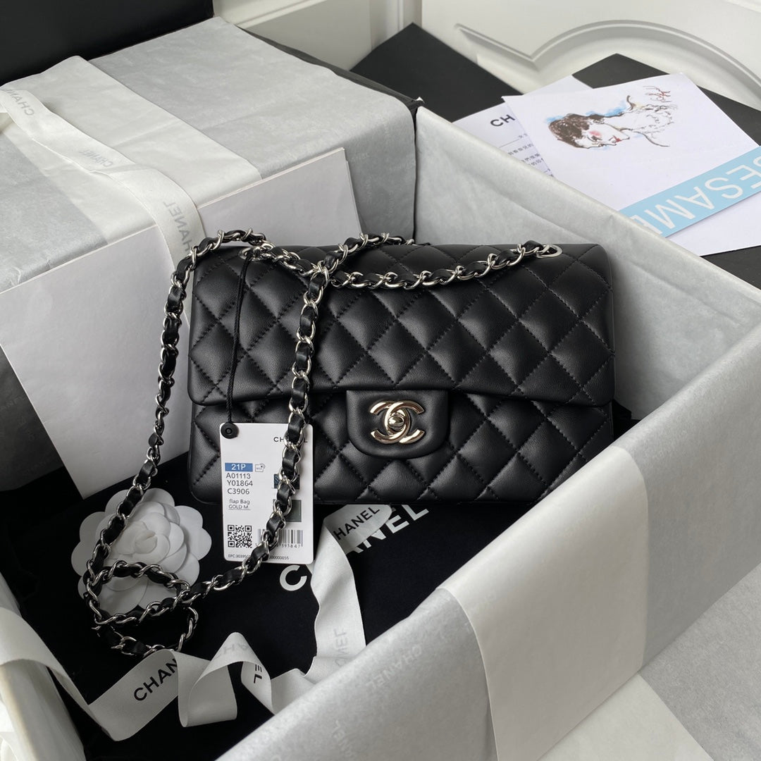 MEDIUM CLASSIC FLAP BAG 23CM BLACK LAMBSKIN SILVER HARDWARE
