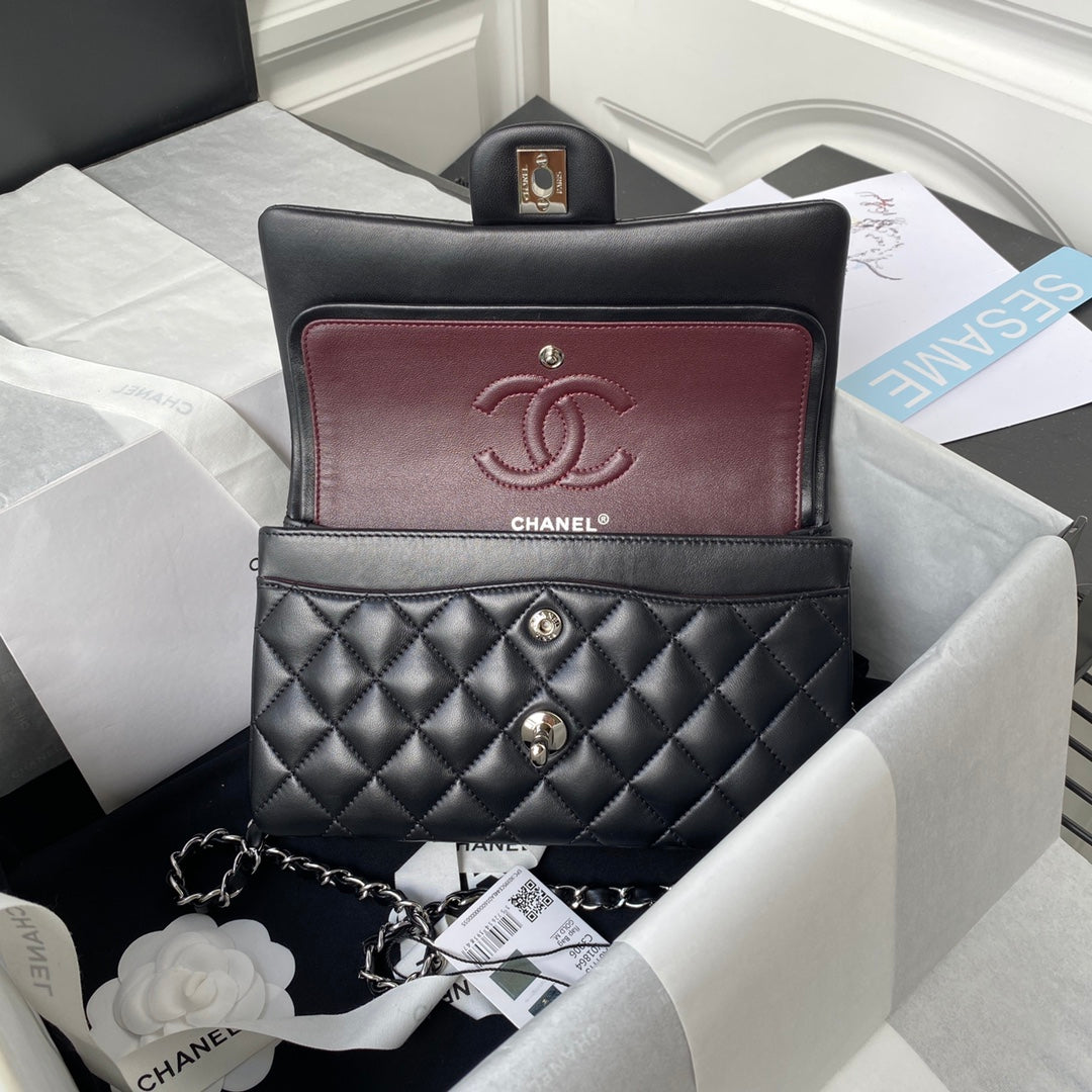 MEDIUM CLASSIC FLAP BAG 23CM BLACK LAMBSKIN SILVER HARDWARE