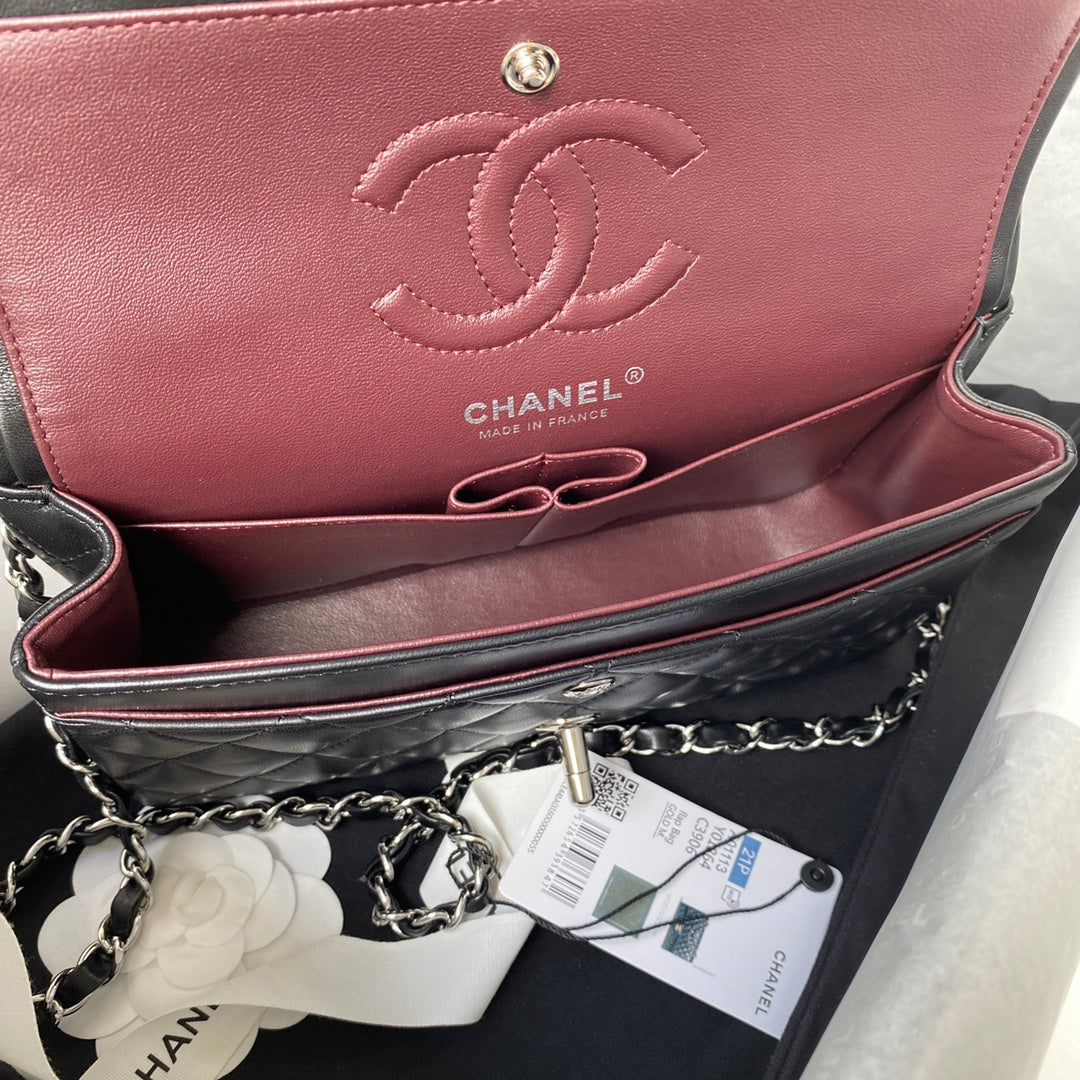 MEDIUM CLASSIC FLAP BAG 23CM BLACK LAMBSKIN SILVER HARDWARE