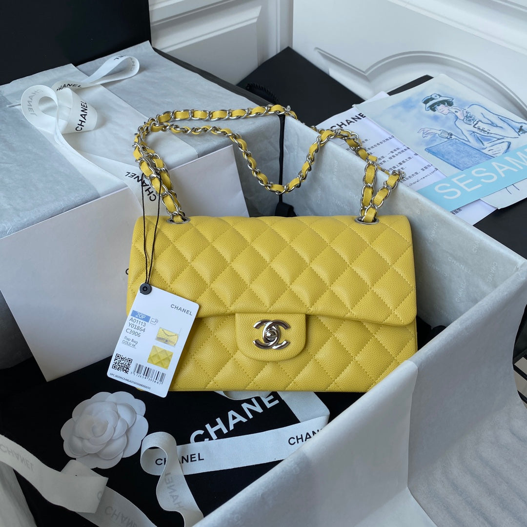 MEDIUM CLASSIC FLAP BAG 23CM YELLOW CAVIAR SILVER HARDWARE