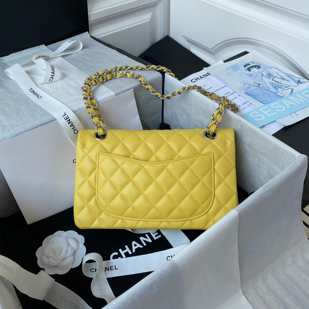 MEDIUM CLASSIC FLAP BAG 23CM YELLOW CAVIAR SILVER HARDWARE
