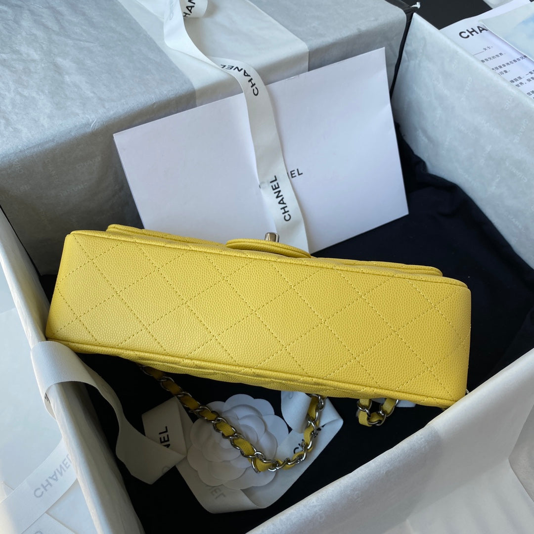 MEDIUM CLASSIC FLAP BAG 23CM YELLOW CAVIAR SILVER HARDWARE