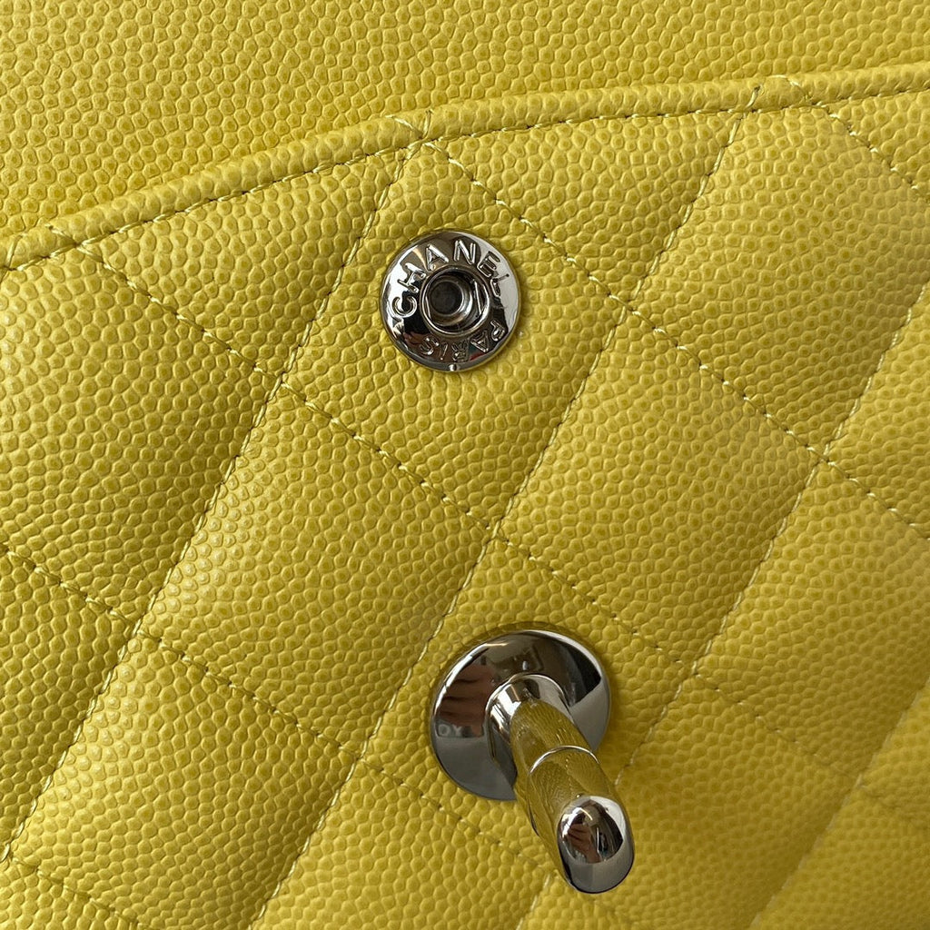MEDIUM CLASSIC FLAP BAG 23CM YELLOW CAVIAR SILVER HARDWARE