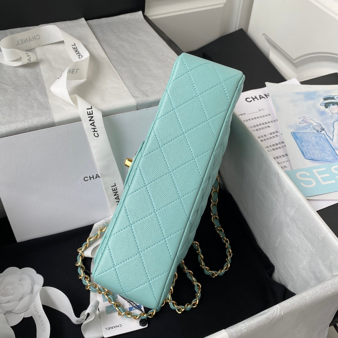SAC À RABAT CLASSIQUE MOYEN 23 CM BLEU CIEL CAVIAR QUINCAILLERIE OR 