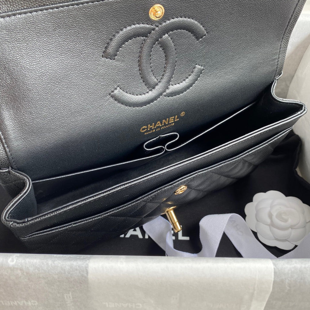 MEDIUM CLASSIC FLAP BAG 23CM BLACK CAVIAR GOLD HARDWARE