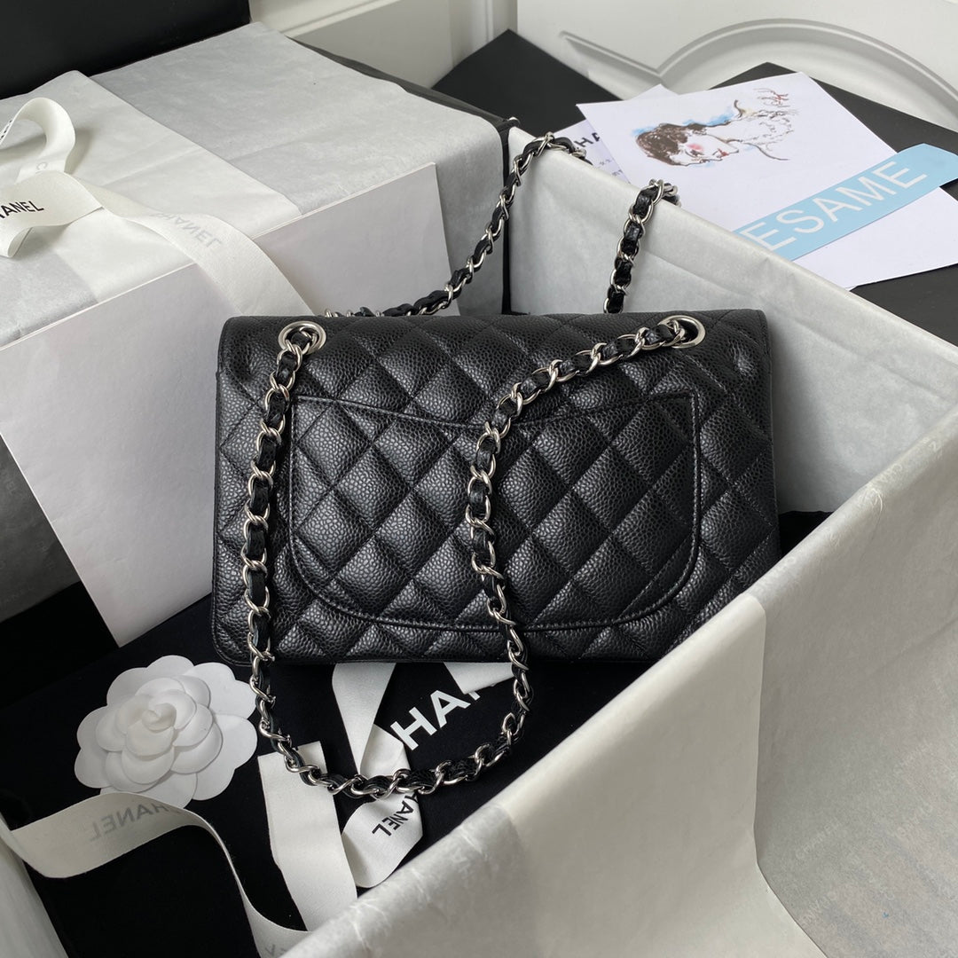 MEDIUM CLASSIC FLAP BAG 23CM BLACK CAVIAR SILVER HARDWARE