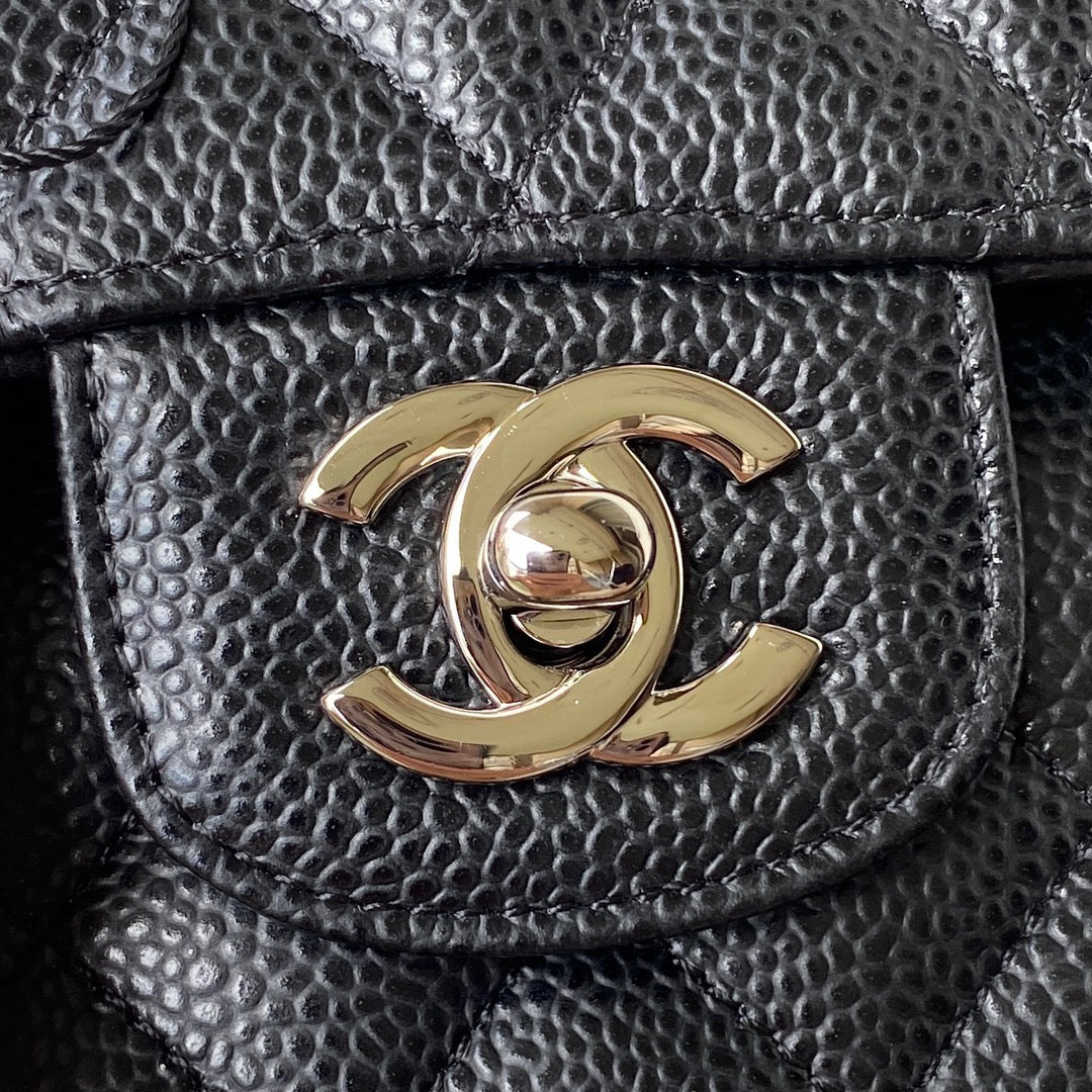MEDIUM CLASSIC FLAP BAG 23CM BLACK CAVIAR SILVER HARDWARE
